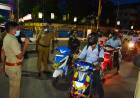 ஊரடங்கை மீறியவர்களுக்கு நூதன தண்டனை வழங்கிய நெல்லைமாநகர துணை ஆணையர் சீனிவாசன் ...