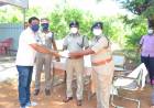 பத்திரிகை துறையினருக்கு கொரோனா தடுப்பு உபகரணங்கள் வழங்கிய திண்டுக்கல் மாவட்ட காவல்துறை...