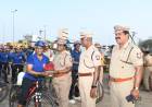 சென்னையிலிருந்து வந்த பெண் காவல்துறையினரின் சைக்கிள் பேரணியை மலர் கொடுத்து வரவேற்ற பெரம்பலூர் மாவட்ட காவல் கண்காணிப்பாளர்...   