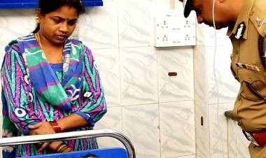 அரசு மருத்துவமனையில் காயமடைந்த பெண் காவலரை சந்தித்த சென்னை கமிஷனர்...