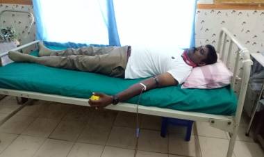 பிரசவ பெண்மணிக்கு இரத்ததானம் செய்த காவலர் கார்த்திக்...
