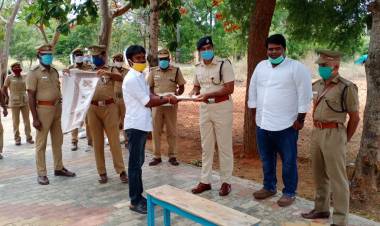 ஊர்காவல் குடும்பத்தினருக்கு SP சுகுணசிங் IPS அவர்கள் அத்தியாவசிய பொருட்களை வழங்கினார்...