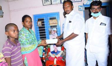  ராணுவ வீரர் குடும்பத்திற்கு ஒரு லட்சம் உதவி செய்த தேனி மாவட்ட விஜய் ரசிகர்கள்..