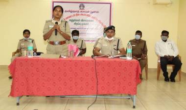காஞ்சிபுரம் சரக காவல்துறை துணைத் தலைவர் தலைமையில் திருவள்ளூர் மாவட்டத்தில்  ஒரே நாளில் 350க்கும் மேற்பட்ட மனுதாரர்கள் மனுக்கள் மீது விசாரணை ...