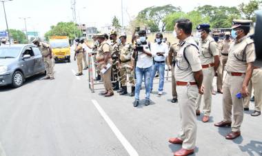 வாகனத் தணிக்கை பணிகளை சென்னை பெருநகர காவல் ஆணையாளர் பார்வையிட்டு ஆய்வு செய்தார். 