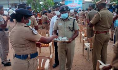 காவலர்களுக்கு மூலிகை தேனீர் வழங்கிய திண்டுக்கல் சரக காவல்துறைத் தலைவர் முத்துச்சாமி IPS ...