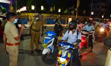 ஊரடங்கை மீறியவர்களுக்கு நூதன தண்டனை வழங்கிய நெல்லைமாநகர துணை ஆணையர் சீனிவாசன் ...