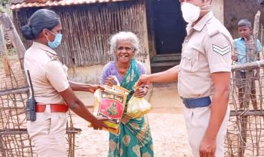 அரியலூர் மாவட்ட காவல்துறை மாவட்டத்தில் உள்ள அனைத்து பகுதிகளிலும் முதியவர்களுக்கு உதவி...