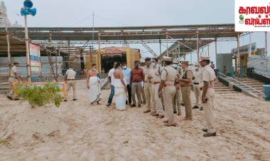 திருச்செந்தூர் சுற்று வட்டார பகுதிகளில் மாவட்ட காவல் கண்காணிப்பாளர்  எஸ். ஜெயக்குமார்  ரோந்து சென்று பாதுகாப்பு பணிகளை ஆய்வுசெய்து வருகிறார்...