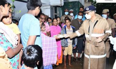கீழ்பாக்கம் காவலர்குடியிருப்பிற்கு சென்று ஆய்வு நடத்திய சென்னைபெருநகரகாவல்ஆணையாளர்...