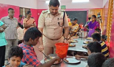 மனநிலை பாதிக்கபட்டோர் இல்லத்தில் உணவு வழங்கிய நெல்லை மாநகர காவல் துணை ஆணையர்…