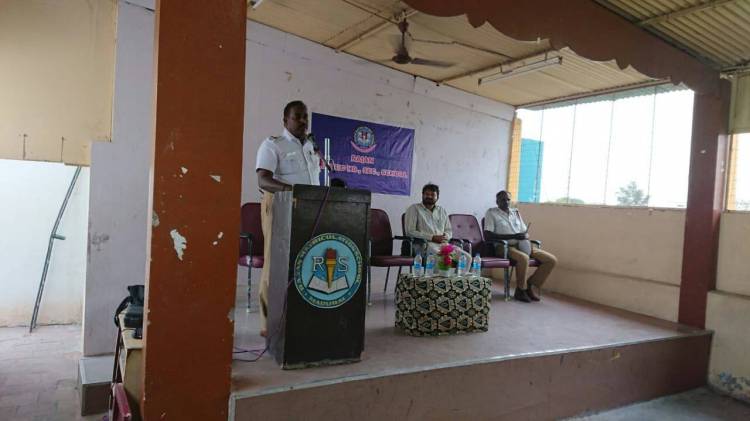 மதுரை வில்லாபுரம் ராஜன் மெட்ரிக் மேல்நிலைப் பள்ளியில் போக்குவரத்து விழிப்புணர்வு நிகழ்ச்சி.....