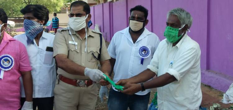 காவல் உதவி ஆணையர் பெரியசாமி தலைமையில் 500 பேர்க்கு  கப சுரகுடிநீர்...