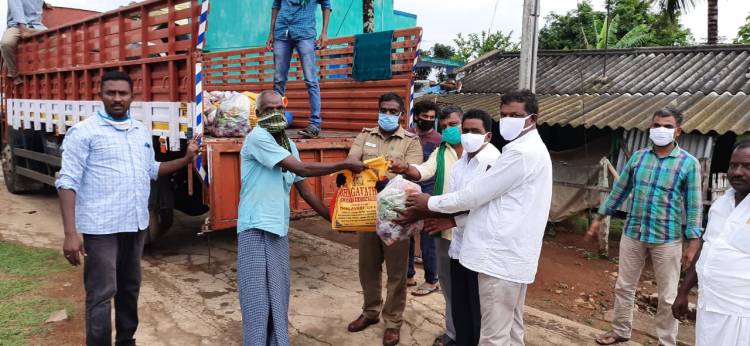 சத்தியமங்கலம் DSP சுப்பையா அவர்கள் 135 மலைவாழ் குடும்பங்களுக்கு நல உதவிகள் வழங்கினார்....