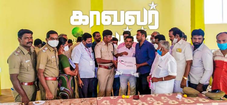 வர்த்தக சங்கங்களில் சார்பில் 10 லட்சம் மதிப்பில் 64 சிசிடிவி கேமராக்கள் ஆண்டிபட்டி டி.எஸ்.பி சீனிவாசனிடம் வழங்கினார்கள் .