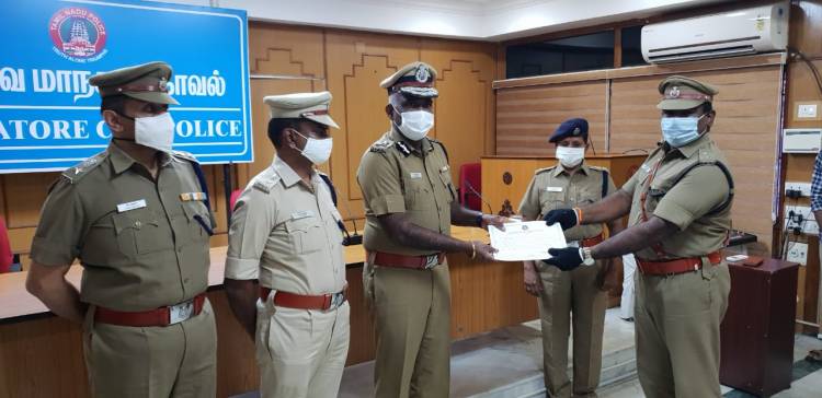 டேவிட்சன் தேவாசிர்வாதம் , இ.கா.ப.,  சிறப்பாக பணியாற்றிய காவல்துறை அதிகாரிகளுக்கு பாராட்டு சான்றிதழ் வழங்கினார்...