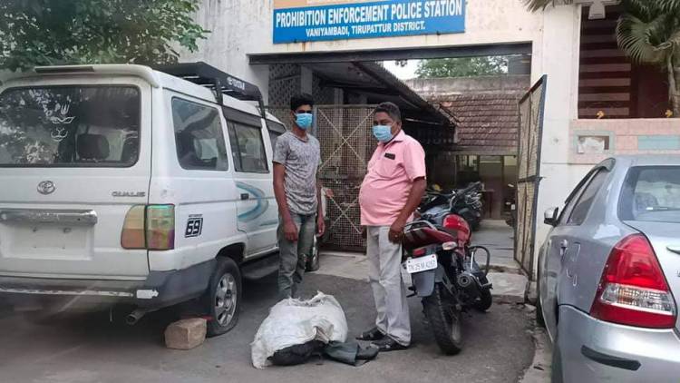 வாணியம்பாடி மது அமலாக்க பிரிவு போலீசார் 50 லிட்டர் கள்ளச்சாராயம் பறிமுதல் செய்தனர் ...